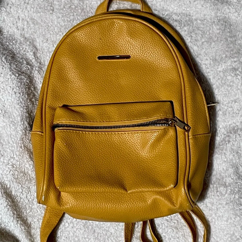Yellow mini backpack - Picture 1 of 2